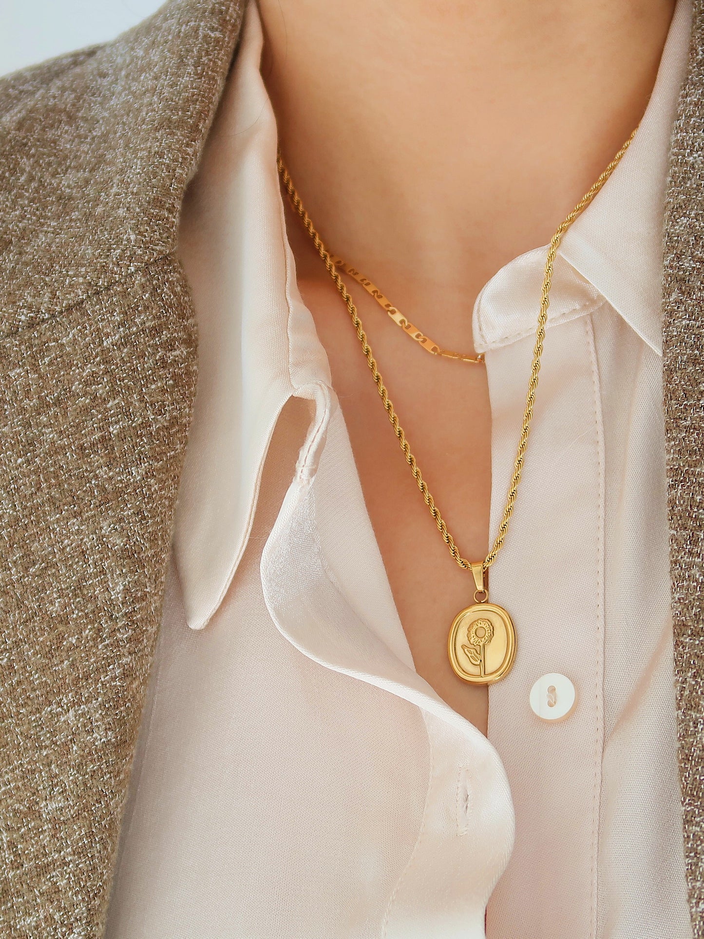 Gold Necklace with Floral Pendant