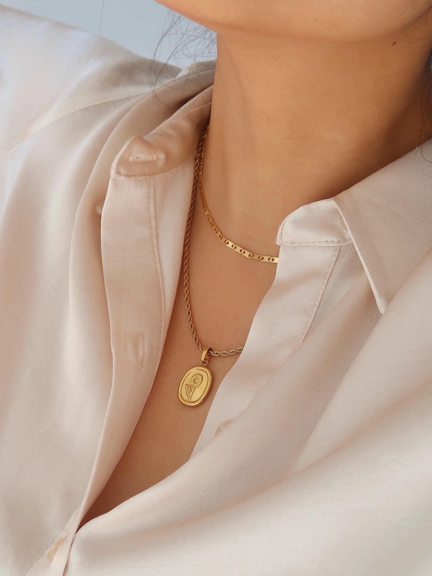 Gold Necklace with Floral Pendant