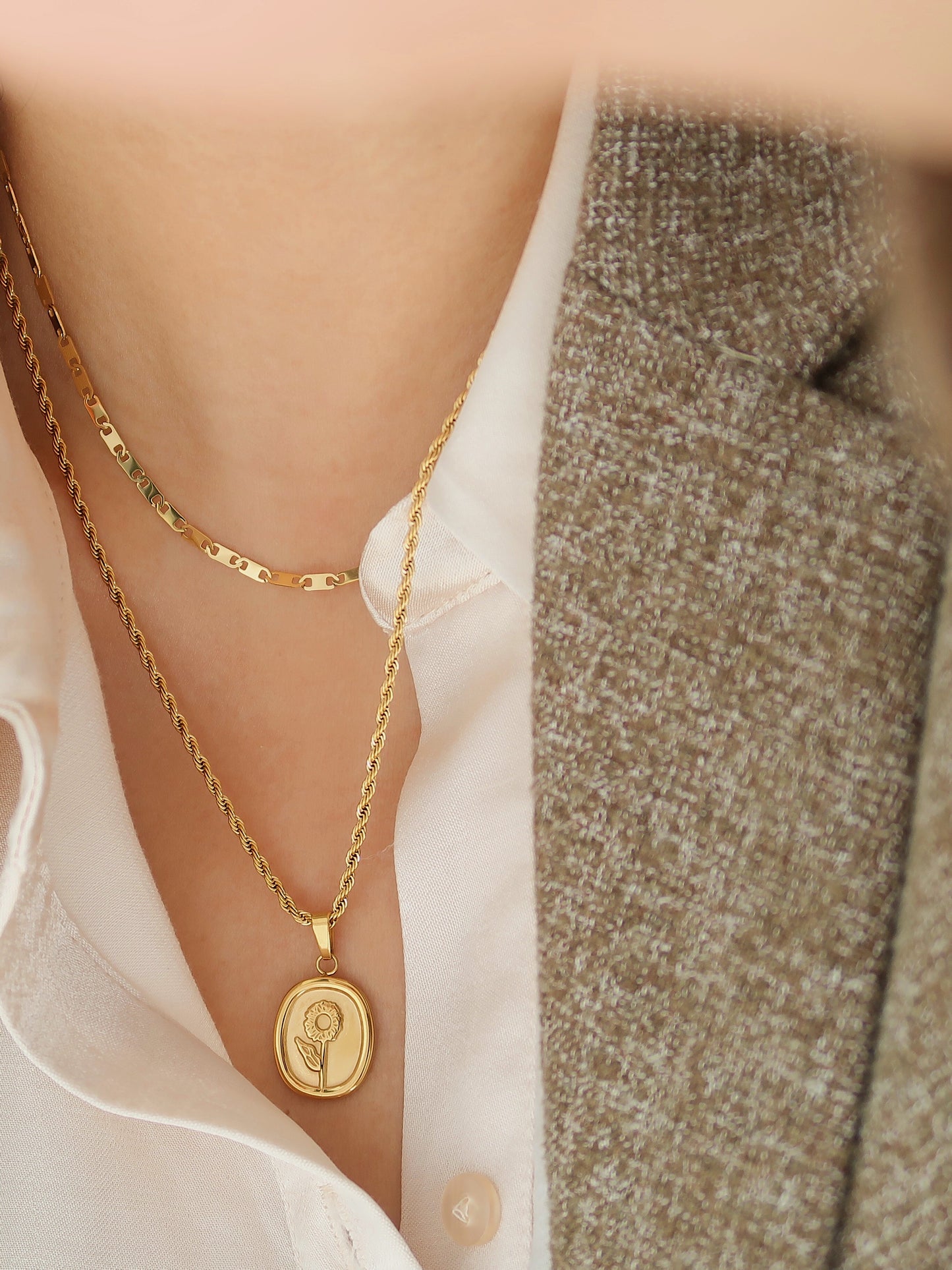 Gold Necklace with Floral Pendant