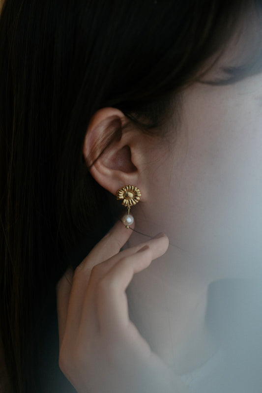 Daisy Pearl Drop Earrings