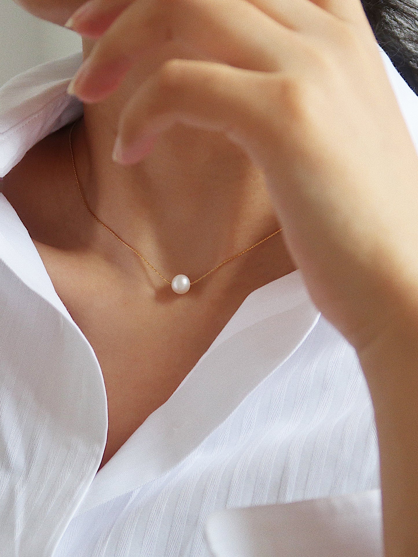 Minimalist Pearl Necklace