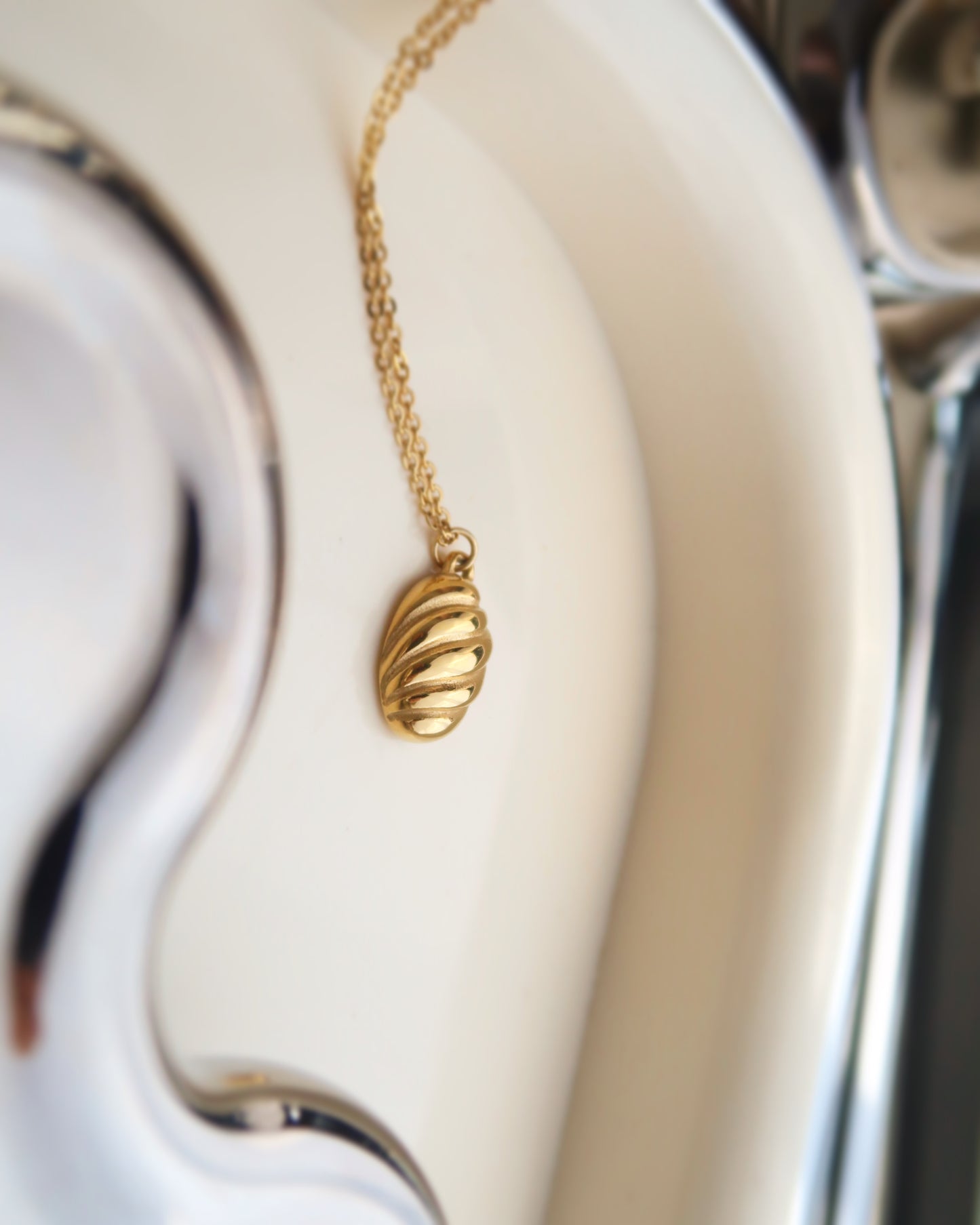 Gold Pendant Necklace